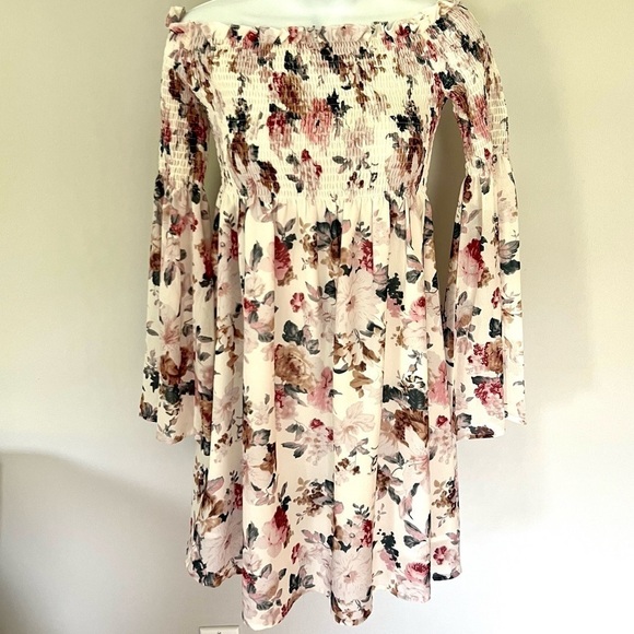 H&M Boho Off the shoulder smocked bell sleeve floral dress size small - Picture 6 of 10